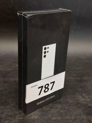 une image représentant une boîte noire sur laquelle figure un chiffre blanc