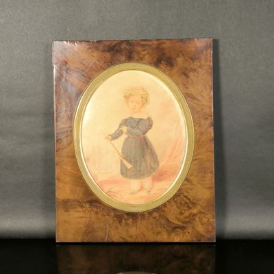 tableau représentant une petite fille en robe bleue tenant un oiseau