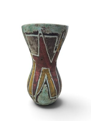 l'image d'un vase orné d'un motif