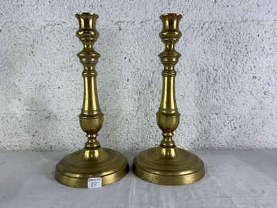 paire de chandeliers anciens en laiton
