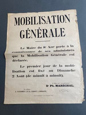 Une vieille annonce de journal annonce la parution de la publication de la publication