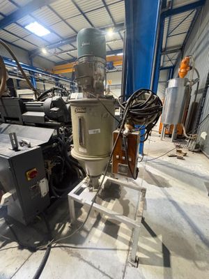 une machine placée au milieu d'une pièce