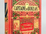 un livre rouge à la couverture richement décorée et orné de lettres dorées