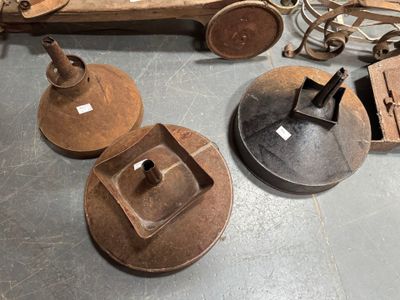 3 entonnoirs à grain