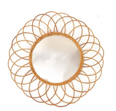 un miroir posé sur une table