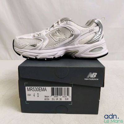 Chaussures de course New Balance M9900E blanches / argentées pour femme