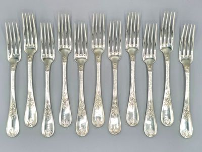 six forks and six knives are arranged in a row on a table