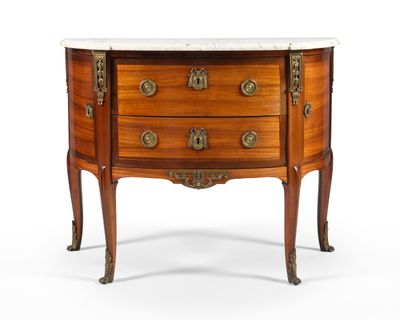 commode ancienne avec dessus en marbre et poignées en laiton
