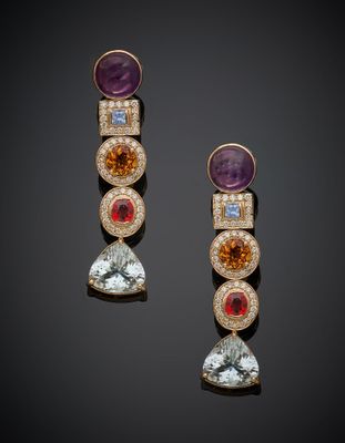 une paire de boucles d'oreilles en améthorate, en améthorate et en diamant