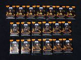 Les cartes à collectionner Star Wars sont exposées sur un support noir