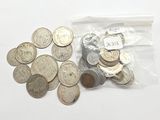 beaucoup de pièces dans un sac sur la table