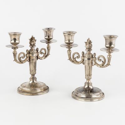 paire de chandeliers en métal argenté