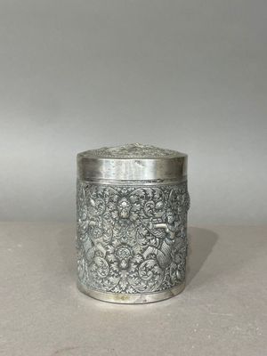 ASIE DU SUD EST Boite ronde en argent bas titre à décor de d… - Photo 1