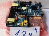 un tas de composants électroniques posé sur une feuille de papier