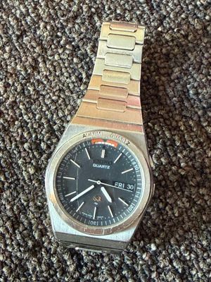 an image of a watch sitting on a carpet