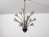 une image représentant un lustre suspendu au plafond d'une pièce