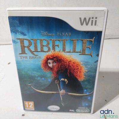 un gros plan d'un jeu Wii posé sur une table