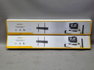 boîte contenant deux téléviseurs placés côte à côte sur une surface grise