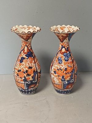 two vases that are sitting on a table