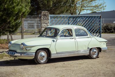 PANHARD L4 - Genre : VP - Carrosserie : CI - Energie : ES - …