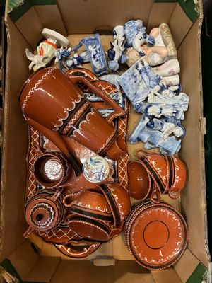 Lot de sujets en terre vernissée et porcelaine - Photo 1