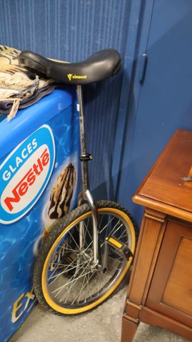 Vélo monocycle.