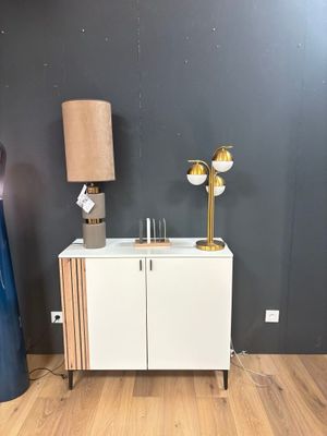 Buffet en mélaminé blanc, lampe à poser laiton et 3 globes e… - Photo 1