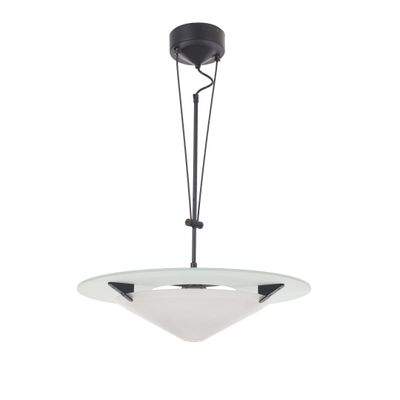 un gros plan d'une lampe suspendue à un plafonnier
