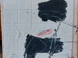 une photo d'une peinture représentant une vache sur un carreau