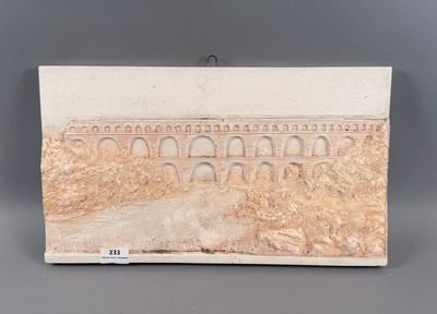 Rare maquette en relief en plâtre patiné par AZAÏS, Le pont …