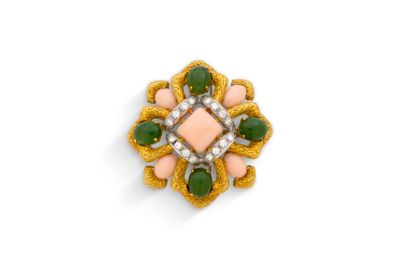une broche en corail et diamants, signée Van Cleef