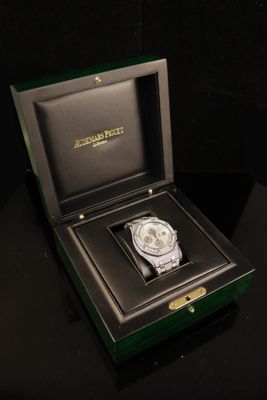 AUDEMARS PIGUET. (CUSTOM MADE) Modèle Royal Oak Offshore.