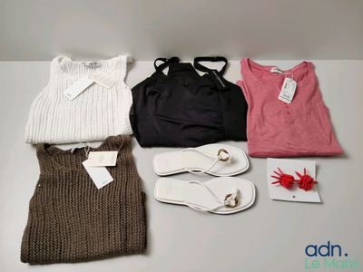 quatre paires de chaussures, un pull, un sac et une paire de tongs