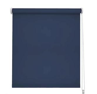 un store enrouleur bleu muni d'un cordon blanc