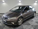 une photo d'une Honda Civic dans un showroom