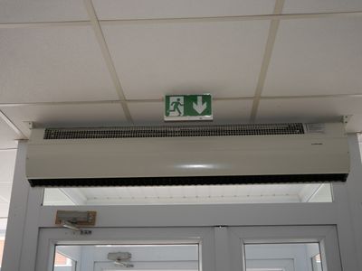 Un rideau d’air chaud Applimo, en l'état charge à l'acquéreu…