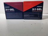 deux boîtes de 24 - 1 - 1 gel posées sur une table