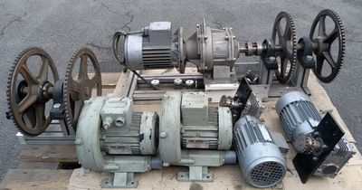 Ensemble de moteurs électriques et pompe à vide en triphasé …