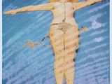 une image représentant un tableau d'une femme en bikini