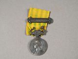 une image représentant une médaille sur laquelle est posée une autre médaille
