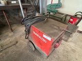 une petite machine qui se trouve dans le garage