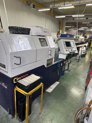 une grande machine installée dans une pièce