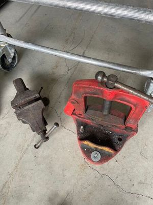 2 étaux en l'état - Photo 1