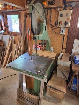Ensemble de machines à bois, vendues suite à cessation d'act…