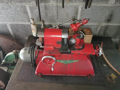 Rectifieuse de soupapes - Photo 1
