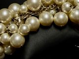 a close up of a bunch of pearls on a bracelet
