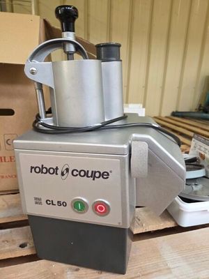 a machine that is sitting on top of a pallet