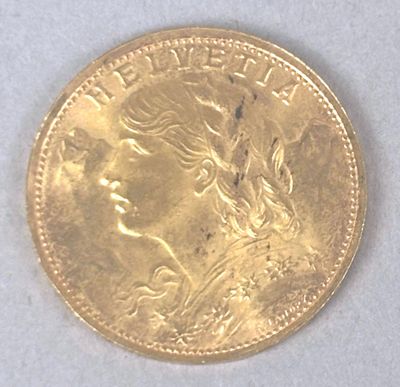 gros plan d'une pièce d'or portant un visage de femme