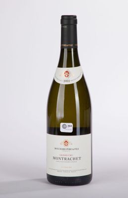 une bouteille de vin posée sur une table