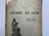 un vieux livre posé sur une table, à côté d'un ruban jaune